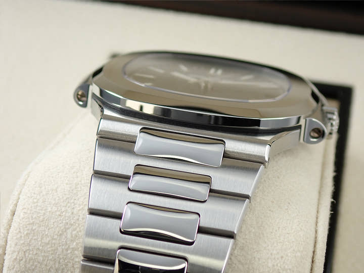 パテックフィリップ ノーチラス Ref.5711/1A-010 ステンレススチール ブルー文字盤