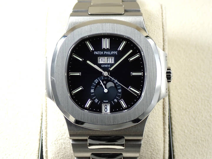 パテックフィリップ ノーチラス アニュアルカレンダー ムーンフェイズ Ref.5726/1A-014 ステンレススチール ブルー、ブラックグラデーション文字盤