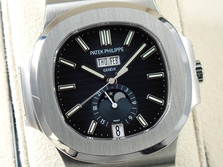 パテックフィリップ ノーチラス アニュアルカレンダー ムーンフェイズ Ref.5726/1A-014 ステンレススチール ブルー、ブラックグラデーション文字盤
