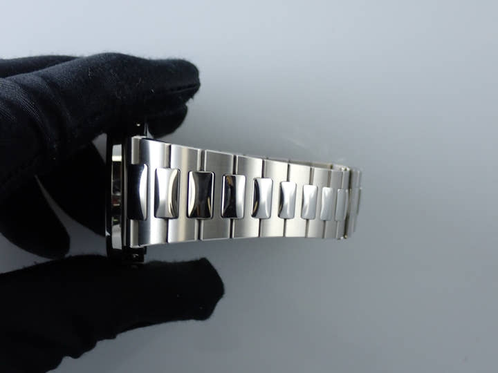 パテックフィリップ ノーチラス アニュアルカレンダー ムーンフェイズ Ref.5726/1A-014 ステンレススチール ブルー、ブラックグラデーション文字盤