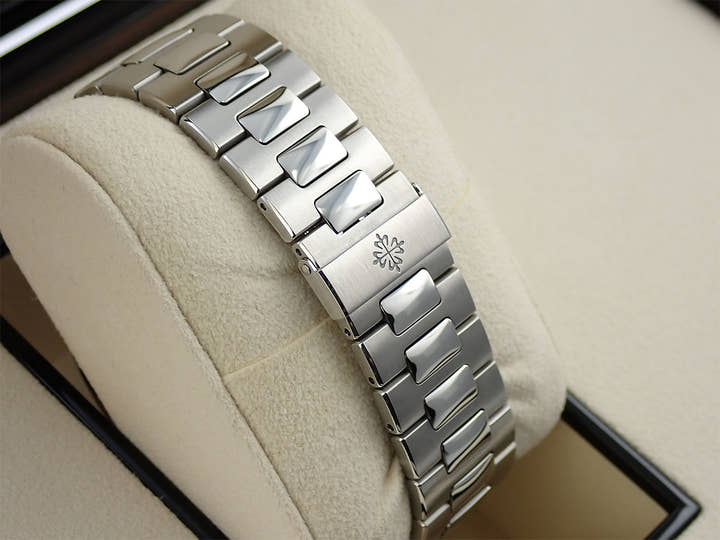 パテックフィリップ ノーチラス プチコンプリケーション Ref.5712/1A-001 ステンレススチール ブルー文字盤