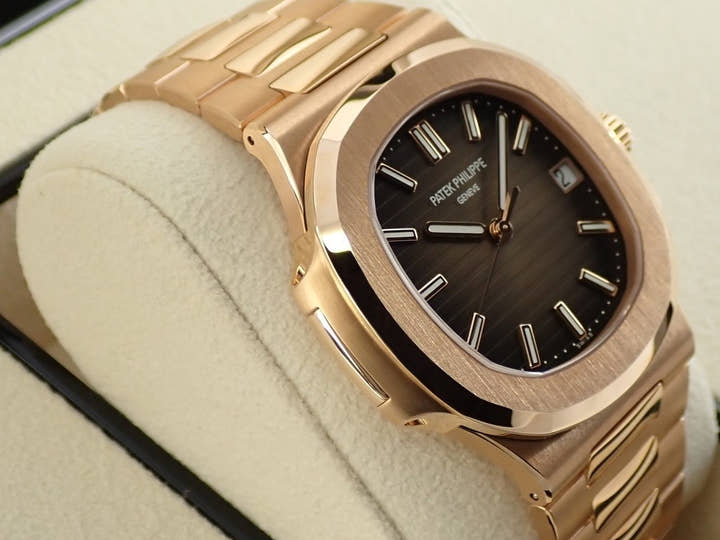 パテックフィリップ ノーチラス Ref.5711/1R-001 ローズゴールド ブラウン・ブラック・グラデーション文字盤