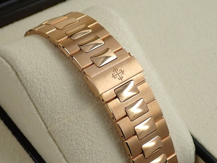 パテックフィリップ ノーチラス Ref.5711/1R-001 ローズゴールド ブラウン・ブラック・グラデーション文字盤