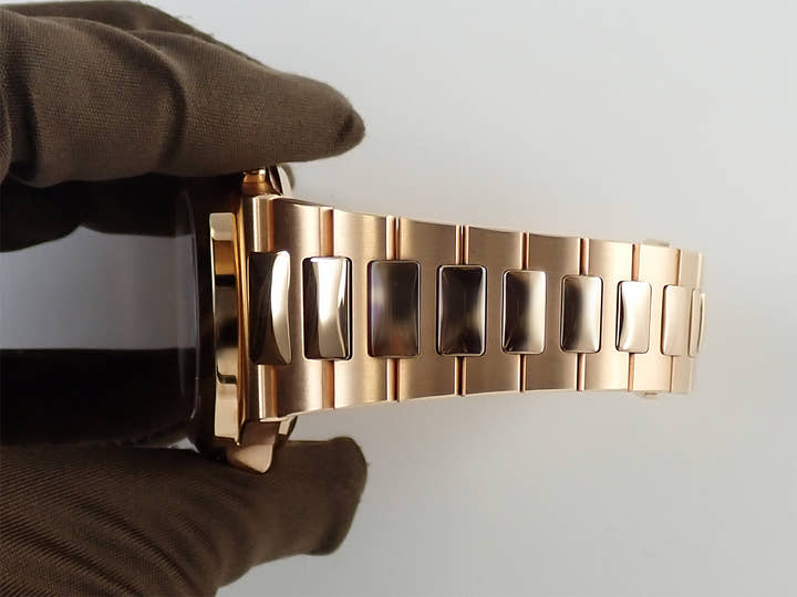 パテックフィリップ ノーチラス トラベルタイム クロノグラフ Ref.5990/1R-001 ローズゴールド ブルーソレイユ文字盤