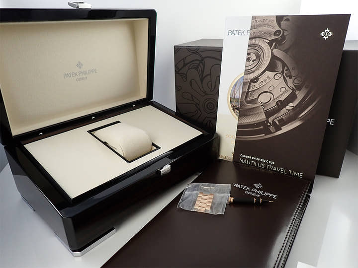 パテックフィリップ ノーチラス トラベルタイム クロノグラフ Ref.5990/1R-001 ローズゴールド ブルーソレイユ文字盤