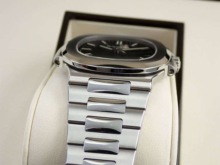 パテックフィリップ ノーチラス Ref.5711/1A-010 ステンレススチール ブルー文字盤