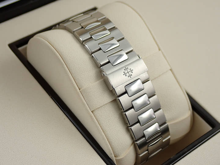 パテックフィリップ ノーチラス プチコンプリケーション Ref.5712/1A-001 ステンレススチール ブルー文字盤