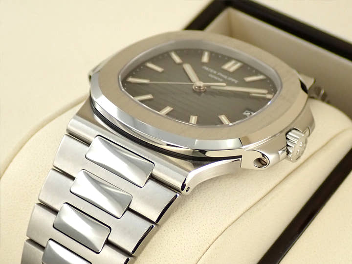 パテックフィリップ ノーチラス Ref.5711/1A-010 ステンレススチール ブルー文字盤