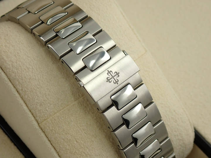 パテックフィリップ ノーチラス プチコンプリケーション Ref.5712/1A-001 ステンレススチール ブルー文字盤