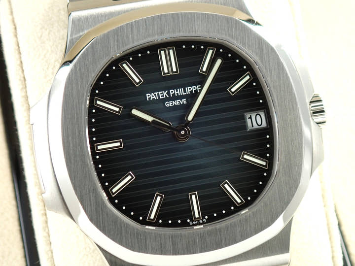 パテックフィリップ ノーチラス Ref.5711/1A-010 ステンレススチール ブルー文字盤