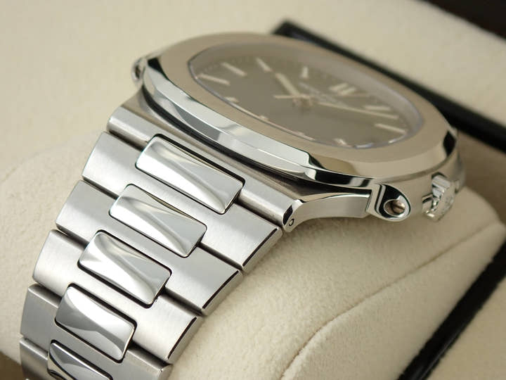 パテックフィリップ ノーチラス Ref.5711/1A-010 ステンレススチール ブルー文字盤