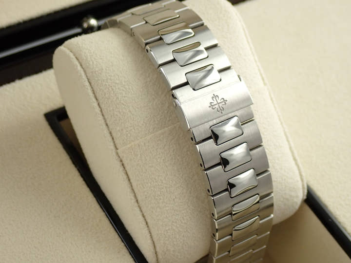 パテックフィリップ ノーチラス Ref.5711/1A-010 ステンレススチール ブルー文字盤