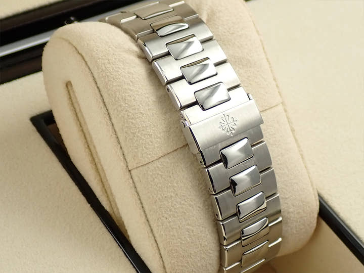 パテックフィリップ ノーチラス Ref.5711/1A-010 ステンレススチール ブルー文字盤