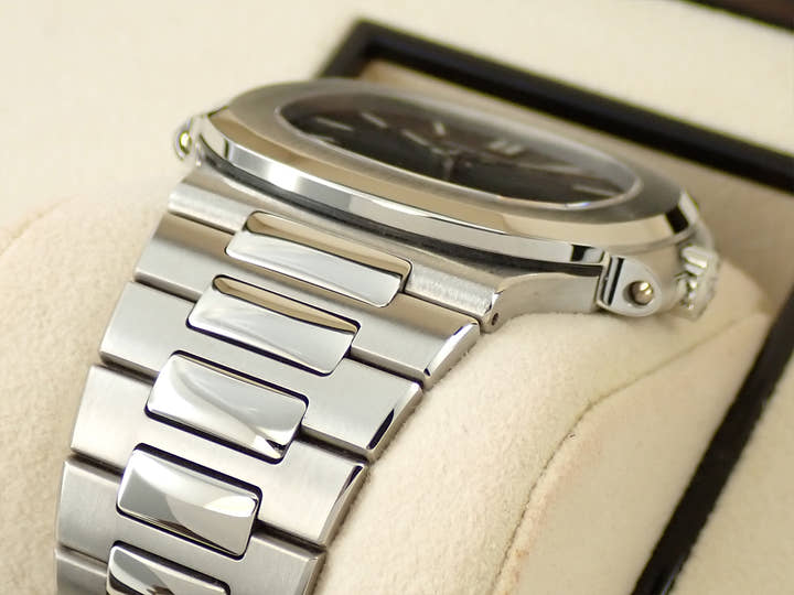 パテックフィリップ ノーチラス Ref.5711/1A-010 ステンレススチール ブルー文字盤