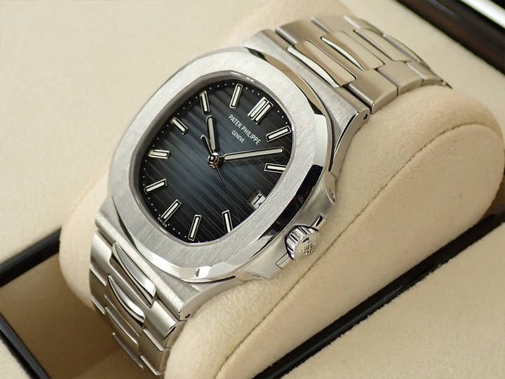 パテックフィリップ ノーチラス Ref.5711/1A-010 ステンレススチール ブルー文字盤