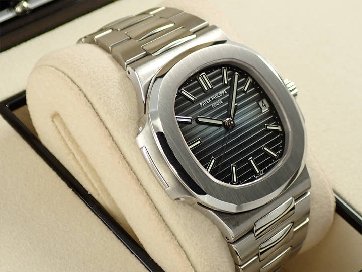 パテックフィリップ ノーチラス Ref.5711/1A-010 ステンレススチール ブルー文字盤