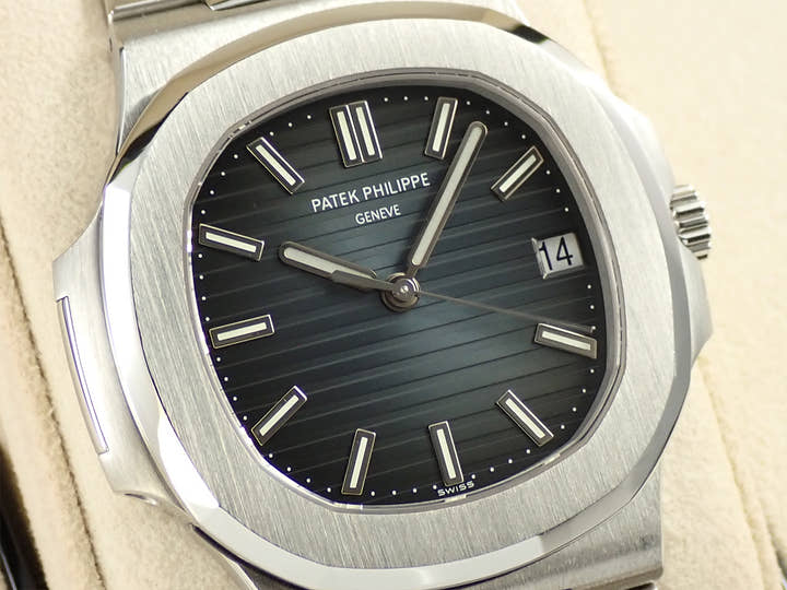 パテックフィリップ ノーチラス Ref.5711/1A-010 ステンレススチール ブルー文字盤
