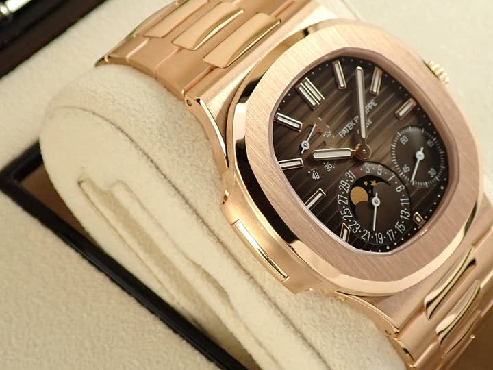 パテックフィリップ ノーチラス Ref.5712/1R-001 ローズゴールド ブラウン ソレイユ文字盤