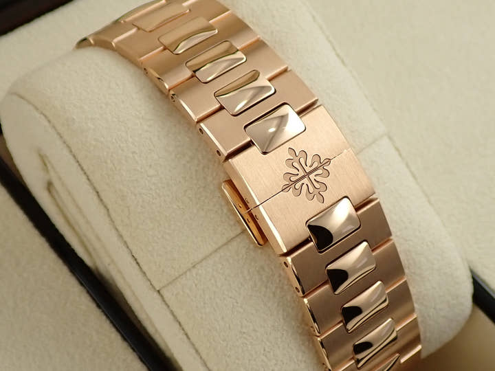 パテックフィリップ ノーチラス Ref.5712/1R-001 ローズゴールド ブラウン ソレイユ文字盤