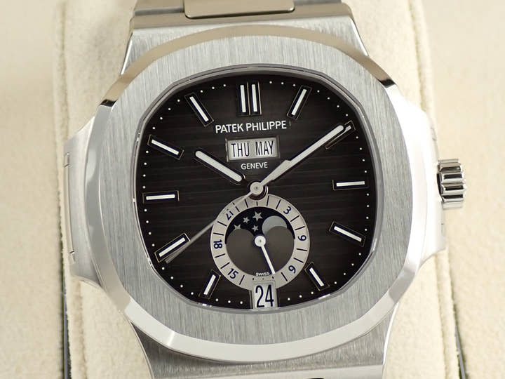 パテックフィリップ ノーチラス アニュアルカレンダー ムーンフェイズ Ref.5726/1A-001 ステンレススチール ブラック・グラデーション文字盤