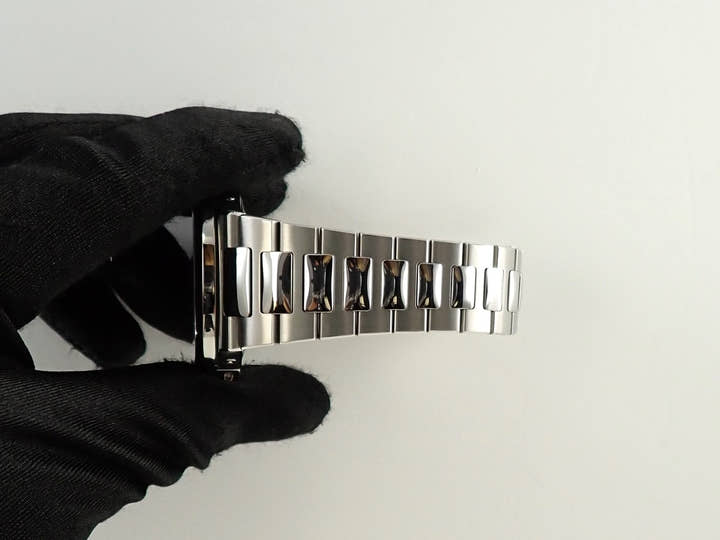 パテックフィリップ ノーチラス アニュアルカレンダー ムーンフェイズ Ref.5726/1A-001 ステンレススチール ブラック・グラデーション文字盤