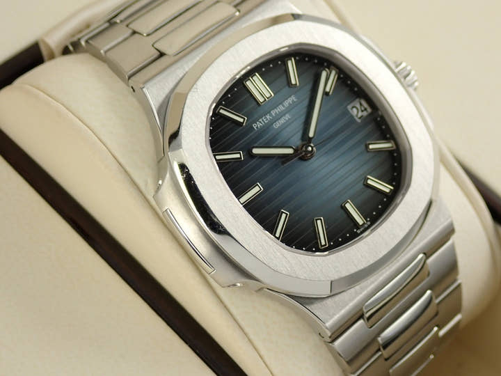 パテックフィリップ ノーチラス Ref.5711/1A-010 ステンレススチール ブルー文字盤