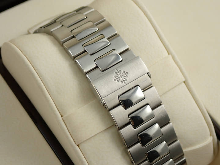 パテックフィリップ ノーチラス Ref.5711/1A-010 ステンレススチール ブルー文字盤