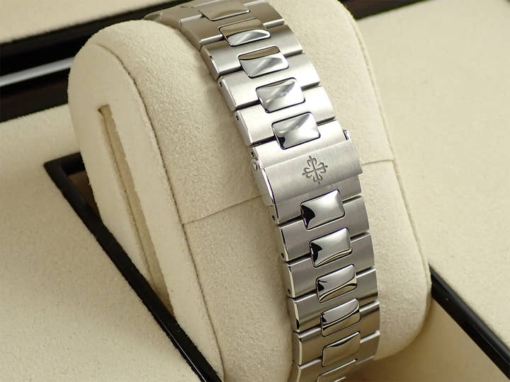 パテックフィリップ ノーチラス Ref.5711/1A-010 ステンレススチール ブルー文字盤