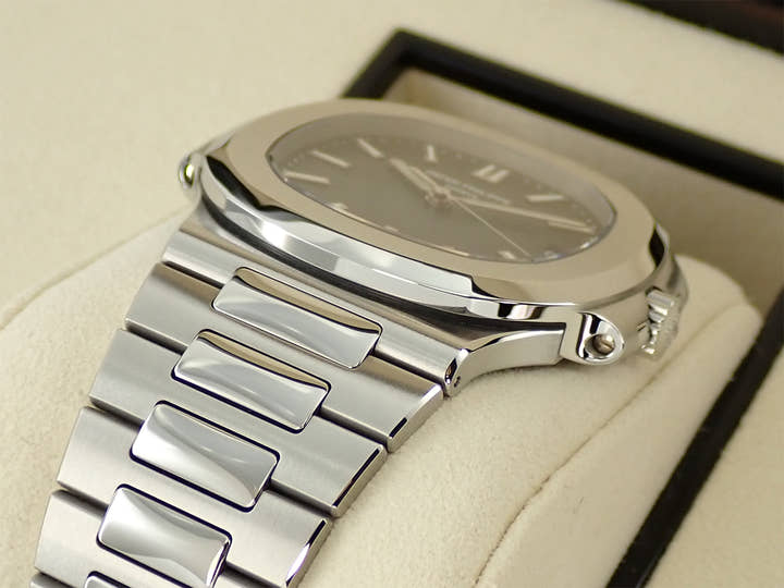 パテックフィリップ ノーチラス Ref.5711/1A-010 ステンレススチール ブルー文字盤