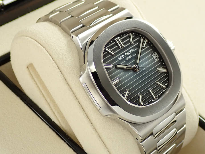 パテックフィリップ ノーチラス Ref.5711/1A-010 ステンレススチール ブルー文字盤