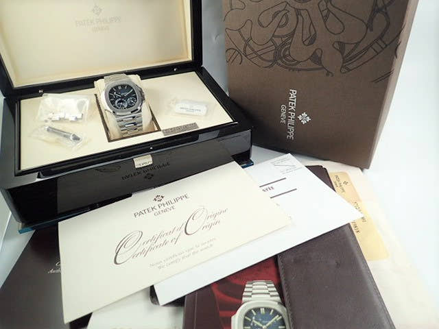 パテックフィリップ ノーチラス Ref.5712/1A-001 ブラックブルー文字盤 中古 nautilus-51