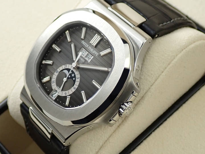 パテックフィリップ ノーチラス アニュアルカレンダー ムーンフェイズ Ref.5726A-001 ステンレススチール ブラック文字盤