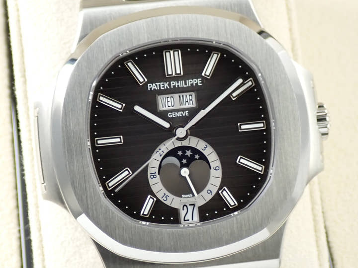 パテックフィリップ ノーチラス アニュアルカレンダー ムーンフェイズ Ref.5726A-001 ステンレススチール ブラック文字盤