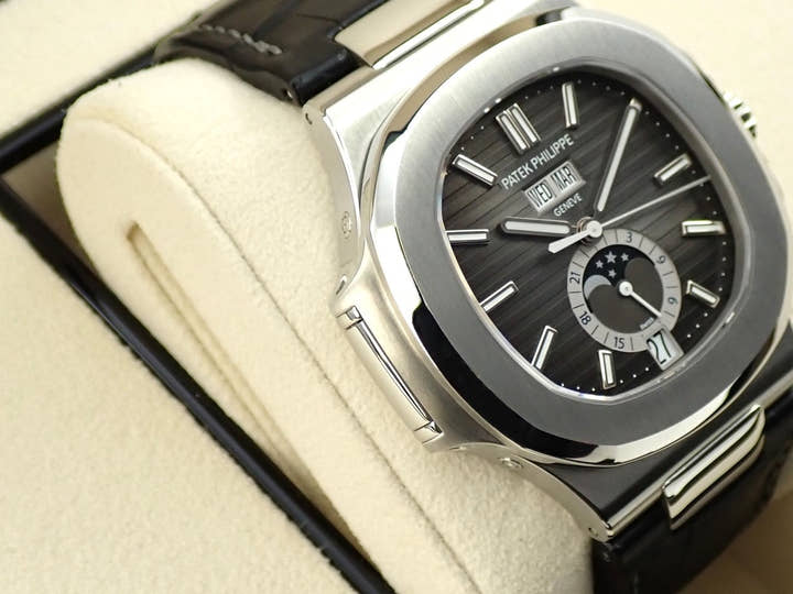 パテックフィリップ ノーチラス アニュアルカレンダー ムーンフェイズ Ref.5726A-001 ステンレススチール ブラック文字盤