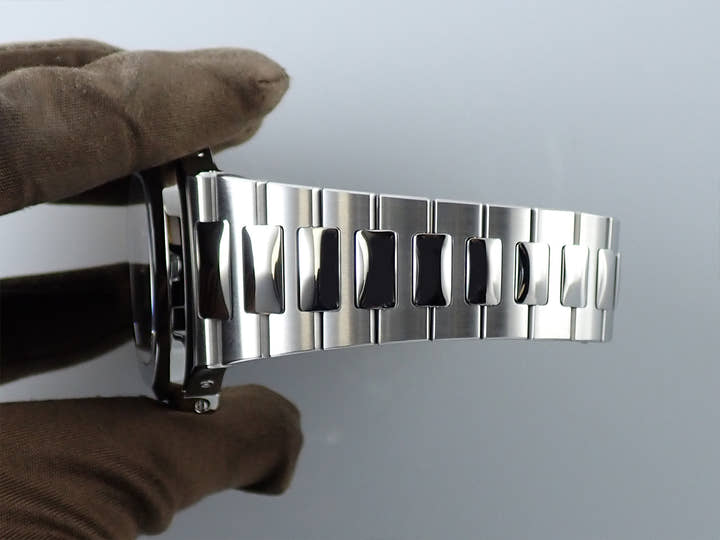 パテックフィリップ ノーチラス アニュアルカレンダー ムーンフェイズ Ref.5726/1A-014 ステンレススチール ブルー、ブラックグラデーション文字盤