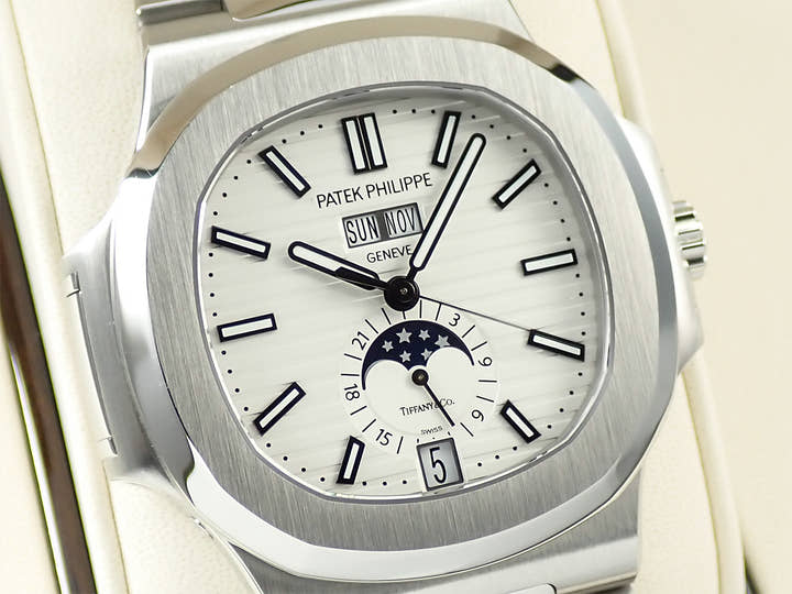 パテックフィリップ ノーチラス アニュアルカレンダー TIFFANY&CO. Ref.5726/1A-010 ステンレススチール ホワイト文字盤