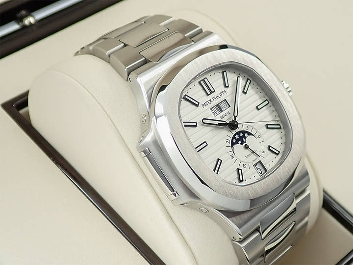 パテックフィリップ ノーチラス アニュアルカレンダー TIFFANY&CO. Ref.5726/1A-010 ステンレススチール ホワイト文字盤