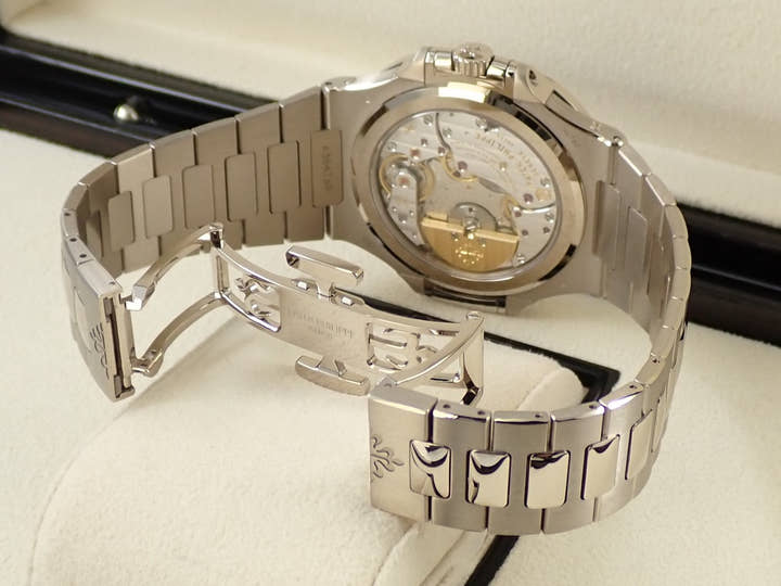 パテックフィリップ ノーチラス パーペチュアルカレンダー Ref.5740/1G-001 ホワイトゴールド ブルー文字盤