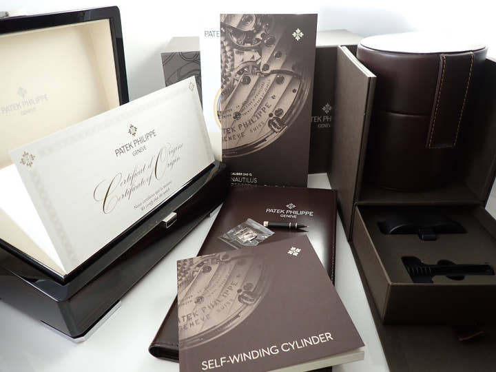 パテックフィリップ ノーチラス パーペチュアルカレンダー Ref.5740/1G-001 ホワイトゴールド ブルー文字盤