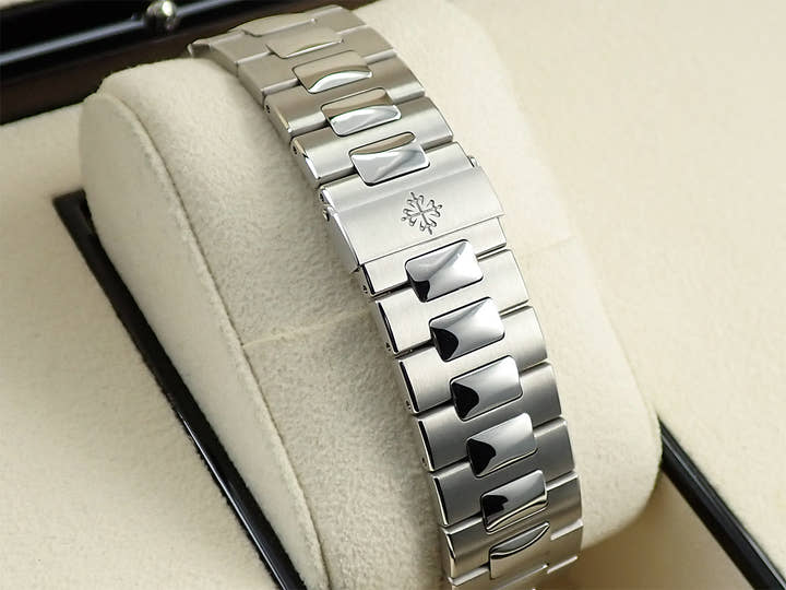 パテックフィリップ ノーチラス プチコンプリケーション Ref.5712/1A-001 ステンレススチール ブルー文字盤