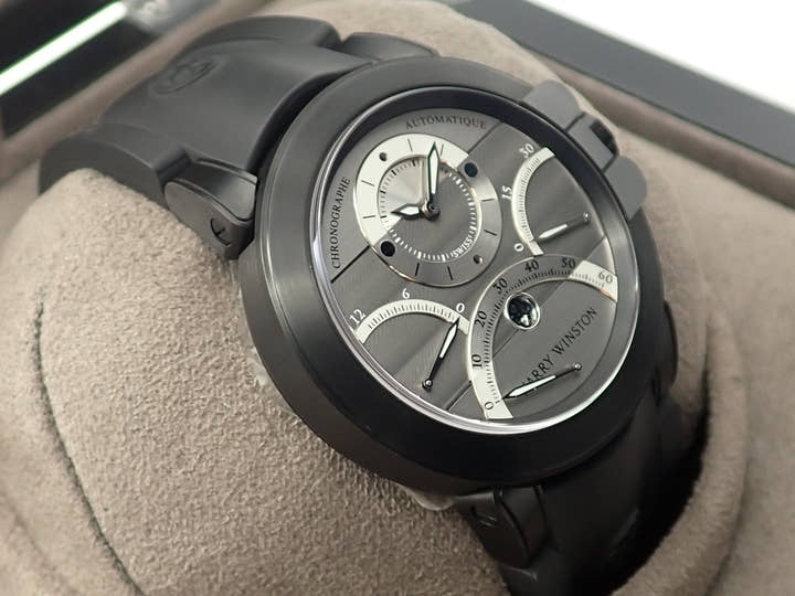 ハリーウィンストン オーシャン トリレトロ クロノグラフ Ref.OCEACT44ZZ006 グレー/シルバー文字盤 極美品 KJ6HP789