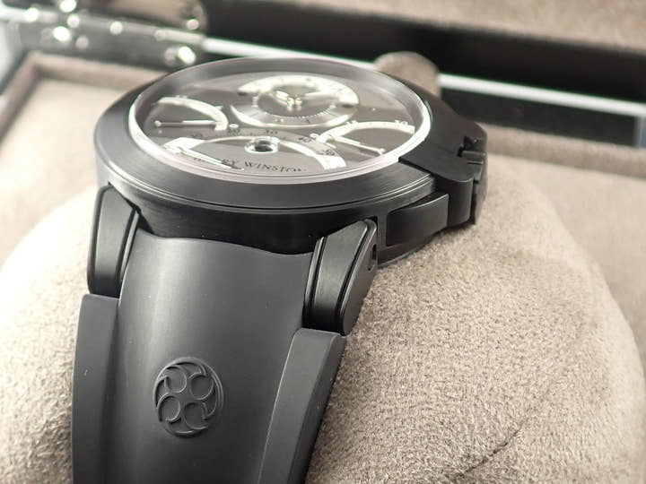 ハリーウィンストン オーシャン トリレトロ クロノグラフ Ref.OCEACT44ZZ006 グレー/シルバー文字盤 極美品 KJ6HP789