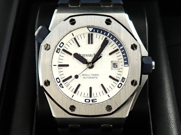 オーデマピゲ ロイヤルオーク オフショア ダイバー Ref.15710ST.OO.A010CA.01 ステンレススチール ホワイト文字盤