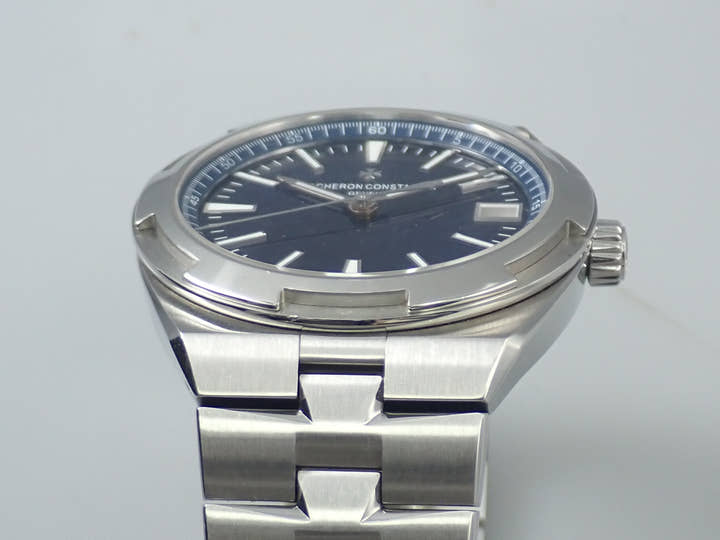 ヴァシュロンコンスタンタン オーヴァーシーズ Ref.4500V/110A-B128 ブルー文字盤 中古 XA2523C2