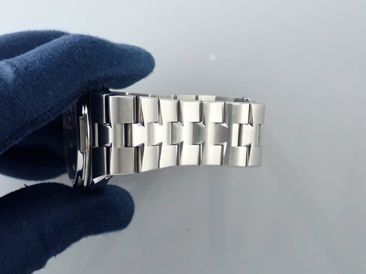 ヴァシュロンコンスタンタン オーヴァーシーズ Ref.4500V/110A-B128 ブルー文字盤 中古 XA2523C2