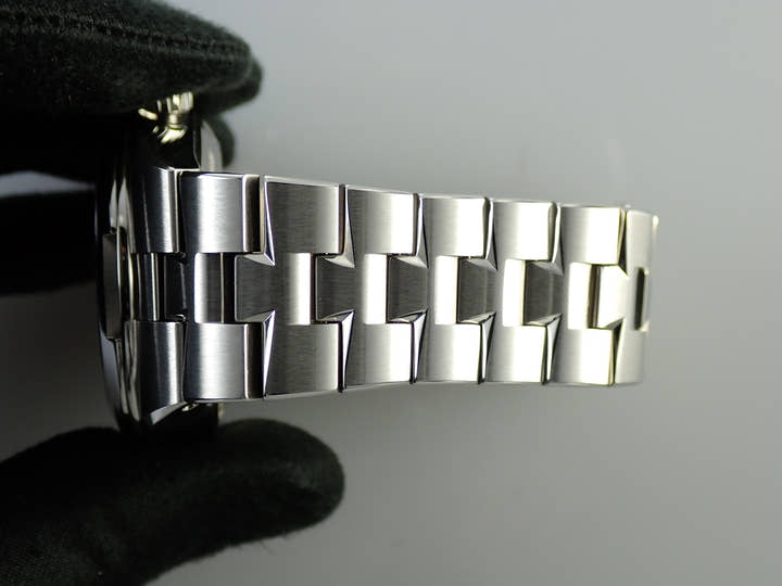 ヴァシュロンコンスタンタン オーヴァーシーズ クロノグラフ Ref.5500V/110A-B481 ブラック文字盤 美品 5M0RPMYP