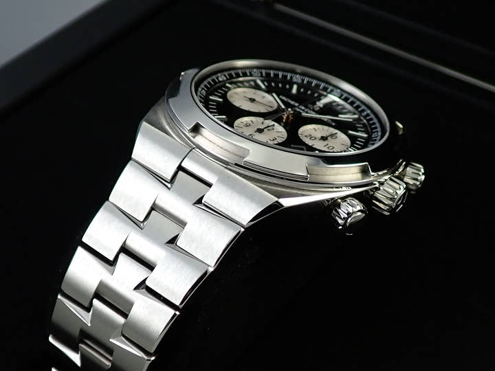 ヴァシュロンコンスタンタン オーヴァーシーズ クロノグラフ Ref.5500V/110A-B481 ブラック文字盤 美品 5M0RPMYP