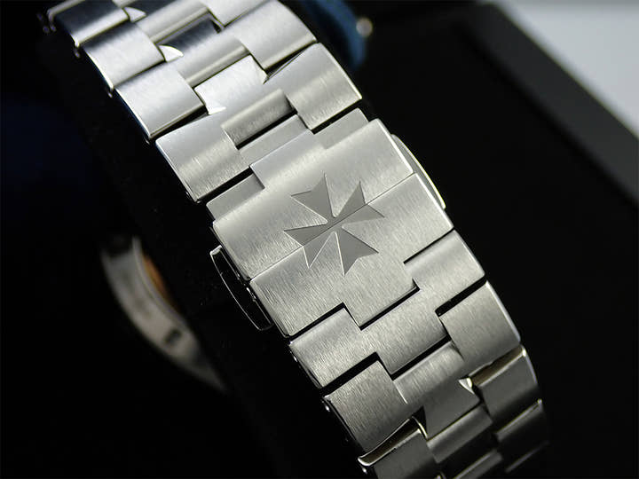 ヴァシュロンコンスタンタン オーヴァーシーズ クロノグラフ Ref.5500V/110A-B148 ブルー文字盤 未使用 9JM8THFC