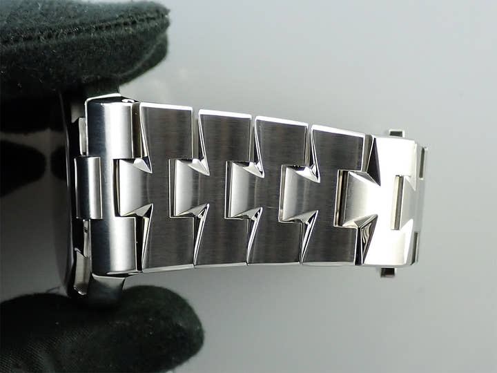 ヴァシュロンコンスタンタン オーヴァーシーズ Ref.47040/B01A-9094 ブラック文字盤 中古 77HFXPYS