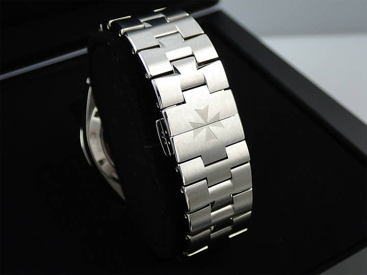 Vacheron Constantin Overseas Ref. 4500V/110A-B126 Silver Dial Excellent Condition CCXJ9099